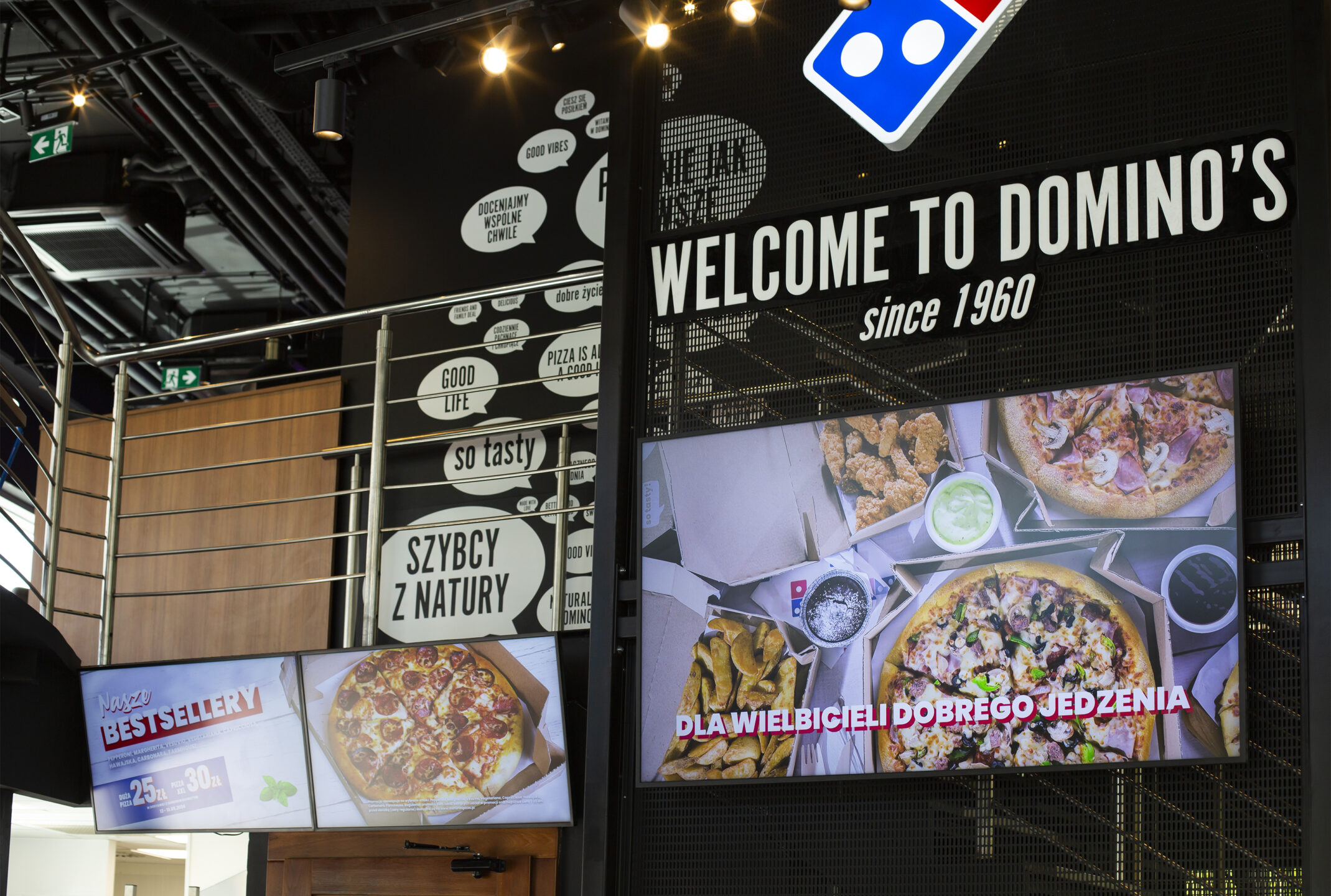 Wysokiej jakości monitory reklamowe z menu restauracji